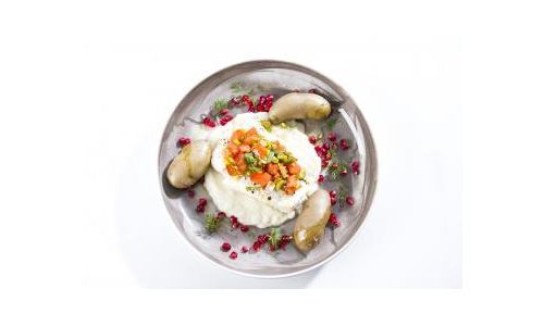 Kveite med blomkålkrem, poteter, tomatsalsa og granateple