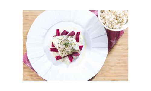 Timianbakt torskefilet med lettsyltet rødbete og jordskokkpuré
